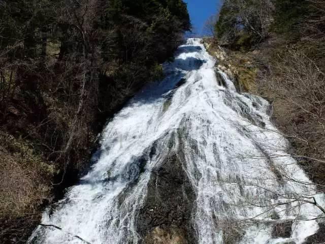 逃离部落洞穴